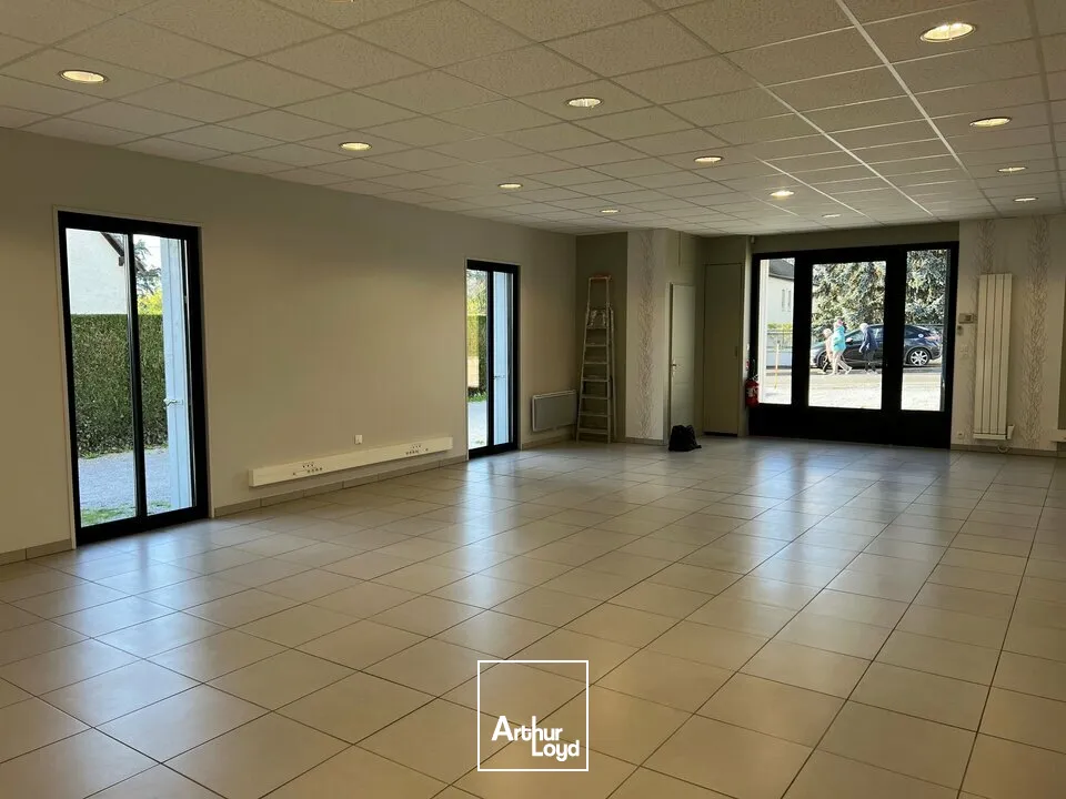 TOURS SUD VEIGNE - A LOUER BUREAUX DE 114 M² AVEC 8 PARKINGS - PROCHE D910