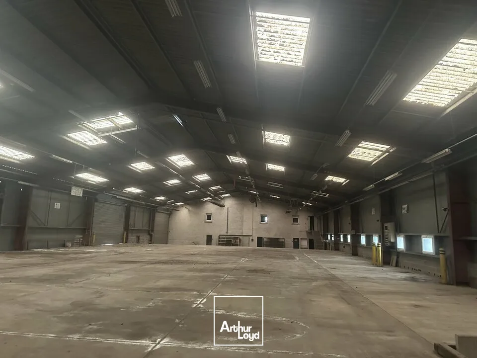 A VENDRE - LOCAL D'ACTIVITE - MEHUN SUR YEVRE