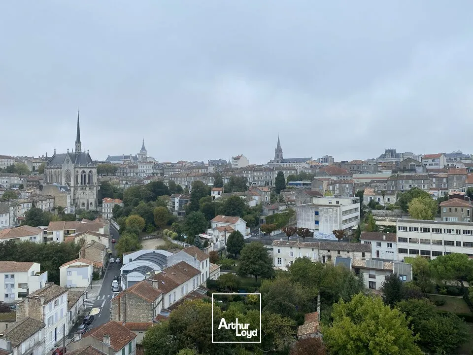 Plateau de bureaux livré brut ou aménagé avec parkings à ANGOULEME