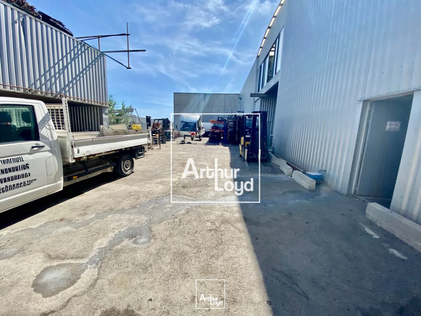 Local d'activité à louer - 220 m2 avec terrain et containers en option - St jean de védas