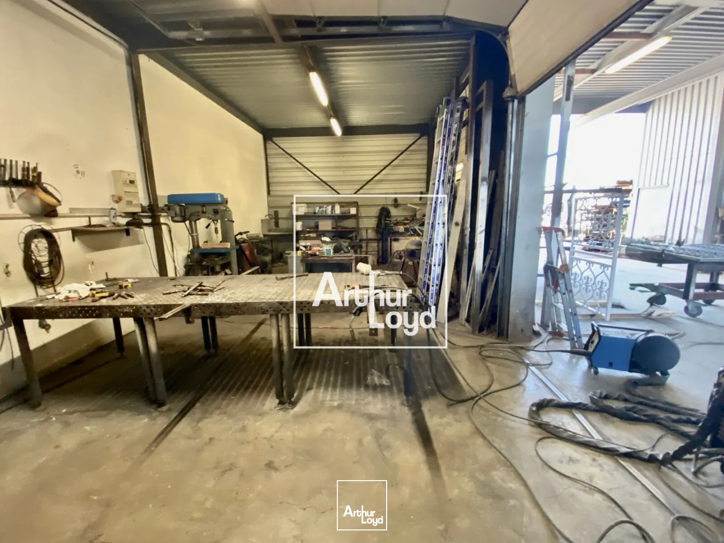 Local d'activité à louer - 220 m2 avec terrain et containers en option - St jean de védas