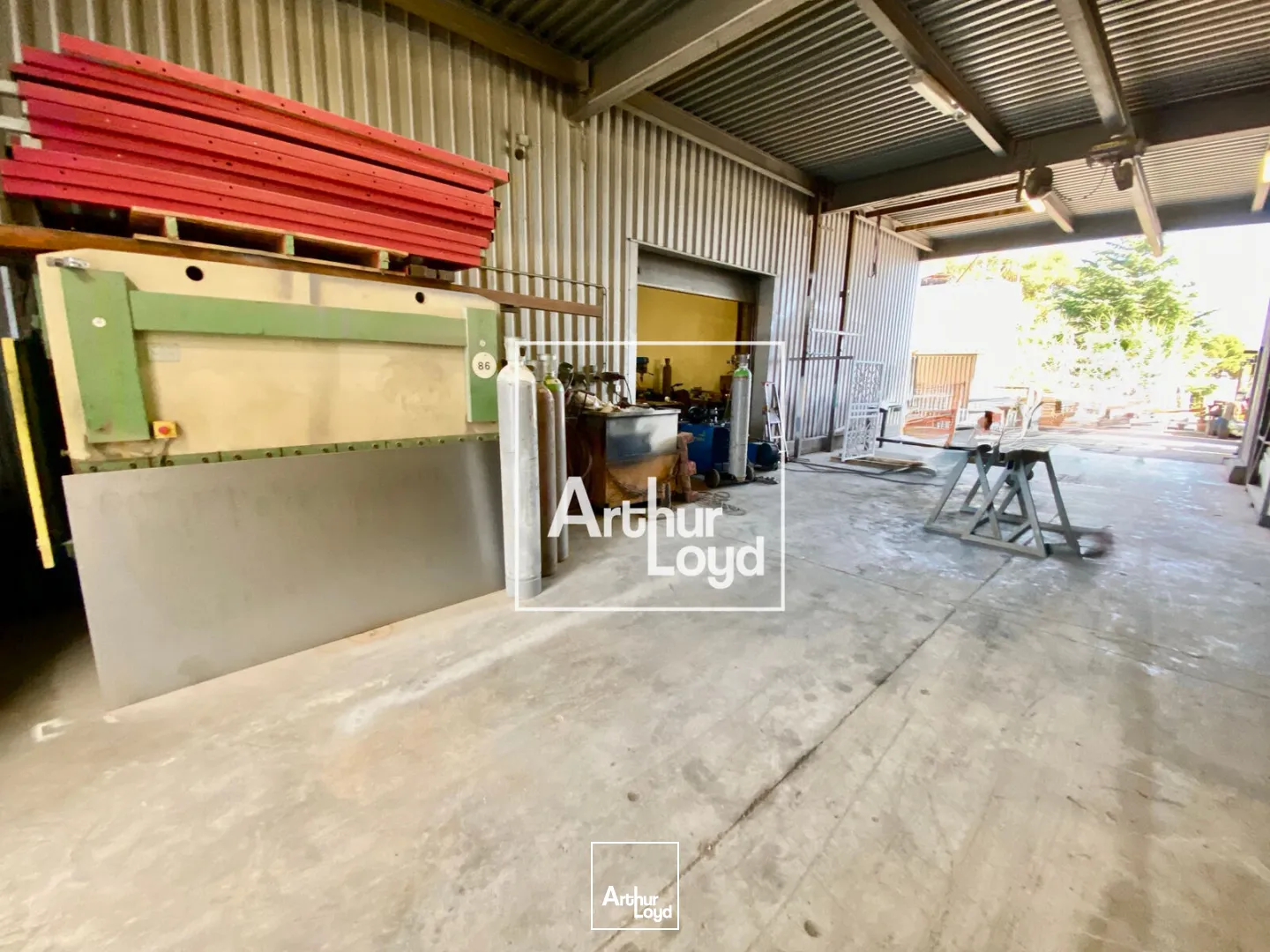 Local d'activité à louer - 220 m2 avec terrain et containers en option - St jean de védas