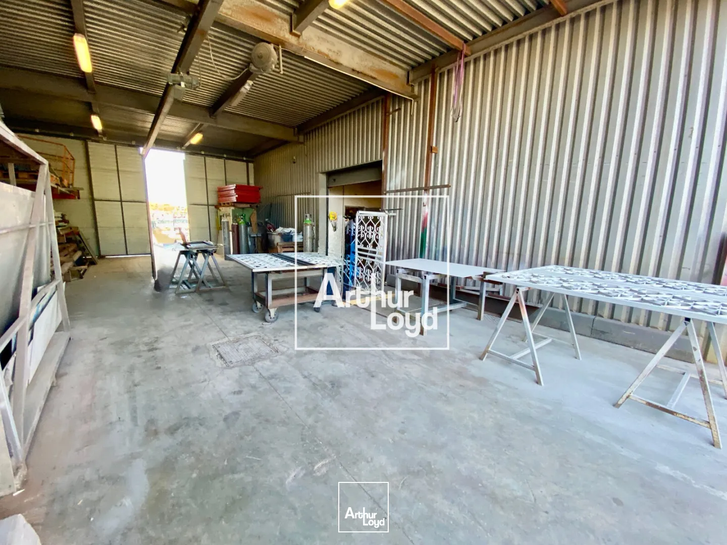 Local d'activité à louer - 220 m2 avec terrain et containers en option - St jean de védas