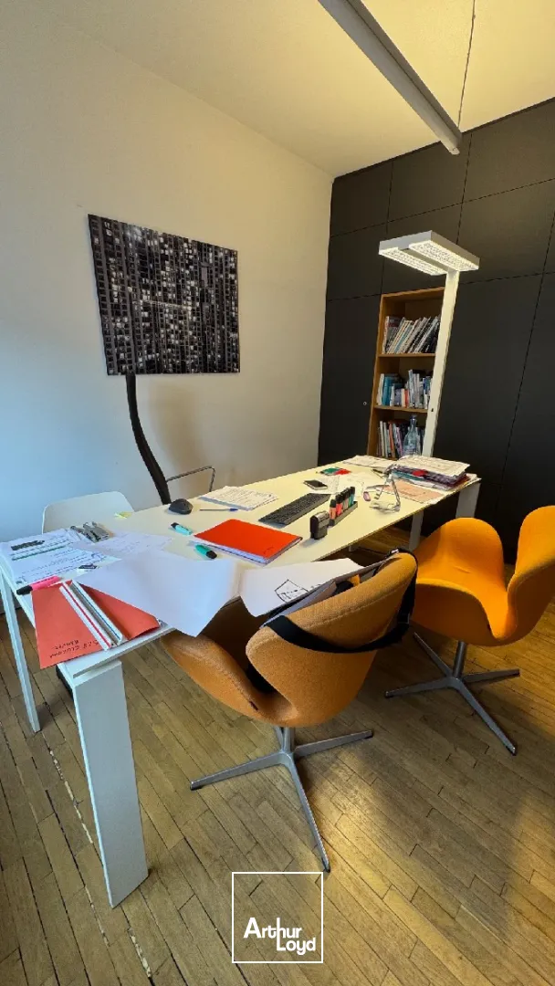 BUREAUX DE 107 M² AU PORT DE COMMERCE DE BRET - ESPACE FONCTIONNEL ET MODULABLE