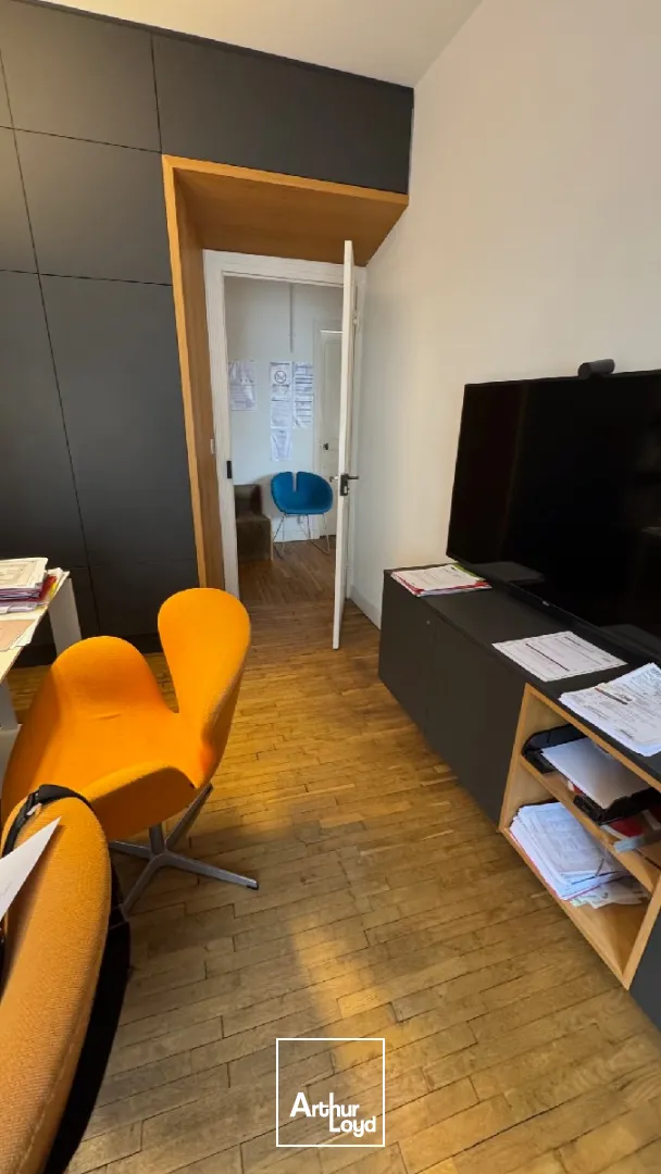 BUREAUX DE 107 M² AU PORT DE COMMERCE DE BRET - ESPACE FONCTIONNEL ET MODULABLE