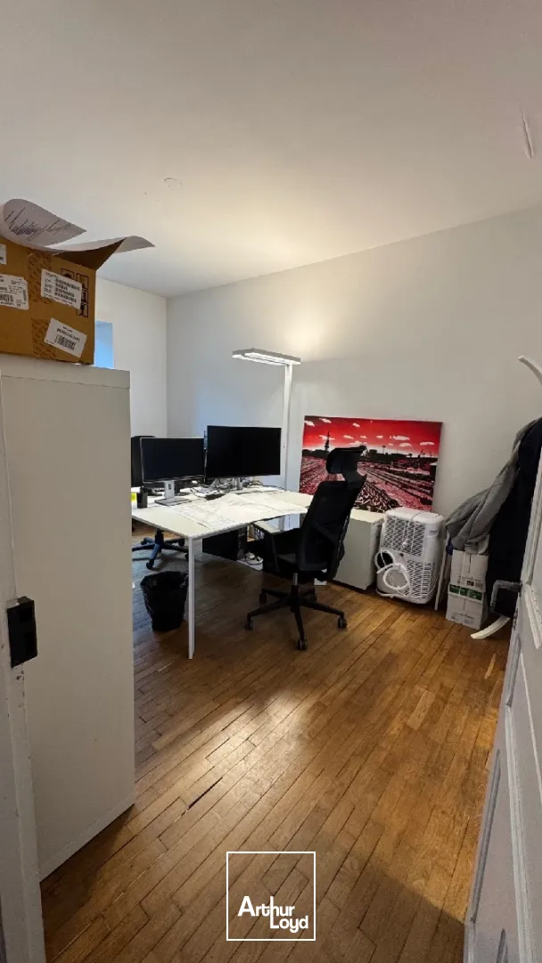 BUREAUX DE 107 M² AU PORT DE COMMERCE DE BRET - ESPACE FONCTIONNEL ET MODULABLE