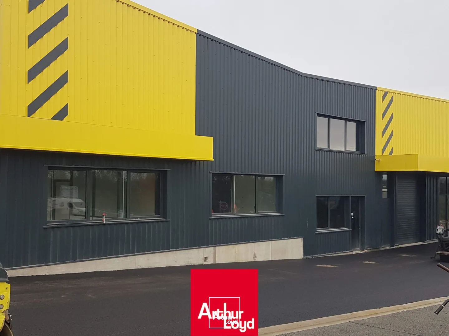 Local d'activité neuf, à vendre sur la commune de Frans, au sein d'un parc d'activité dynamique.