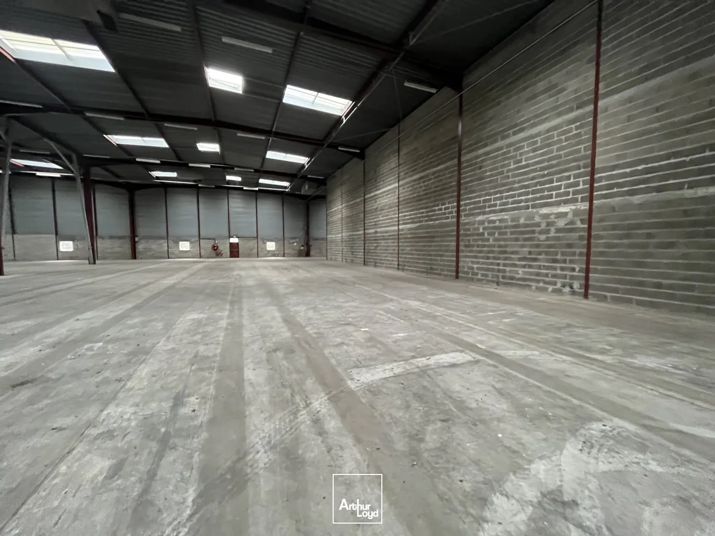 Entrepôt à louer - 1 600 m2 - Orléans Sud