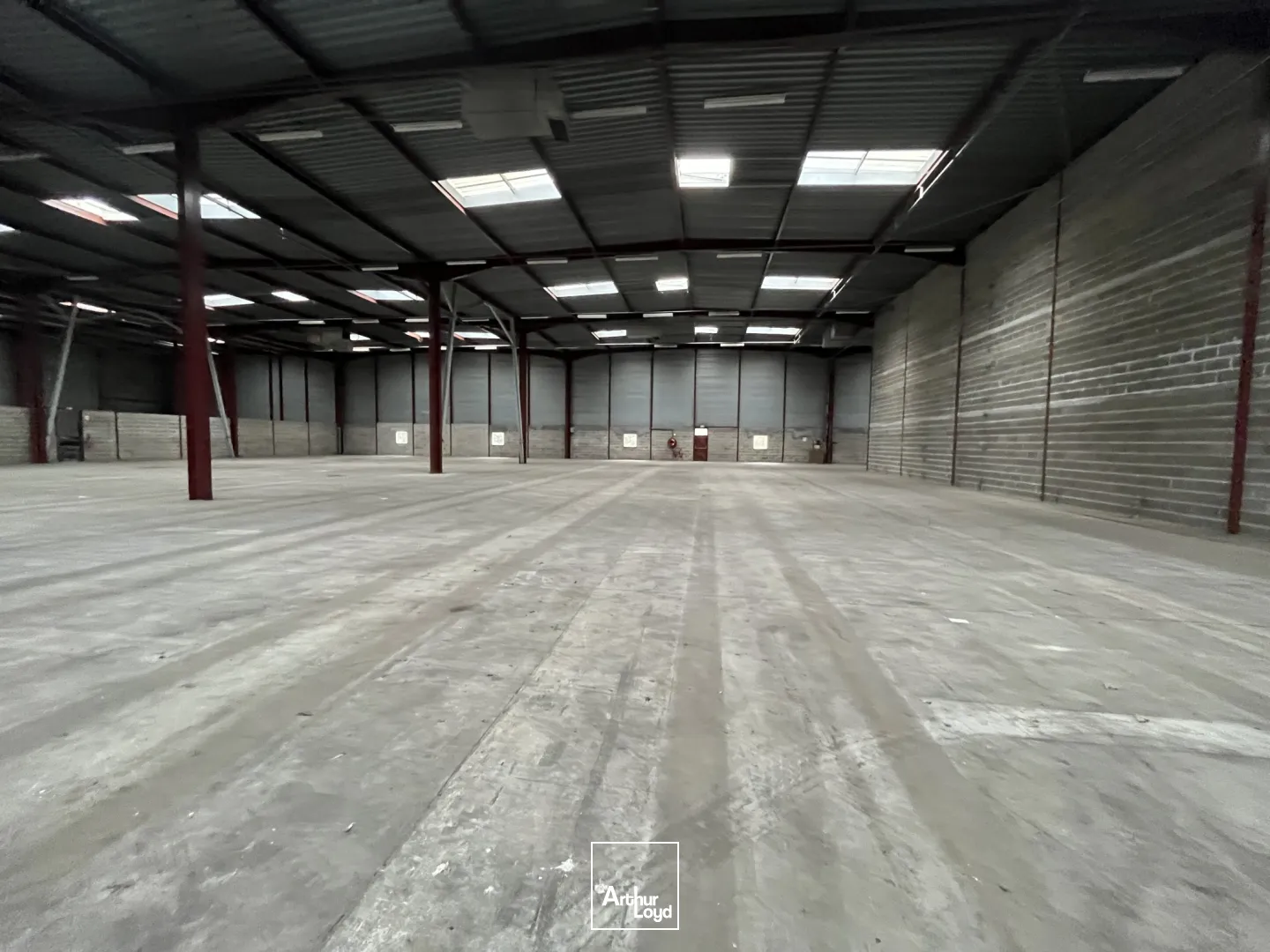 Entrepôt 2 700 m2 - À louer - Orléans Sud