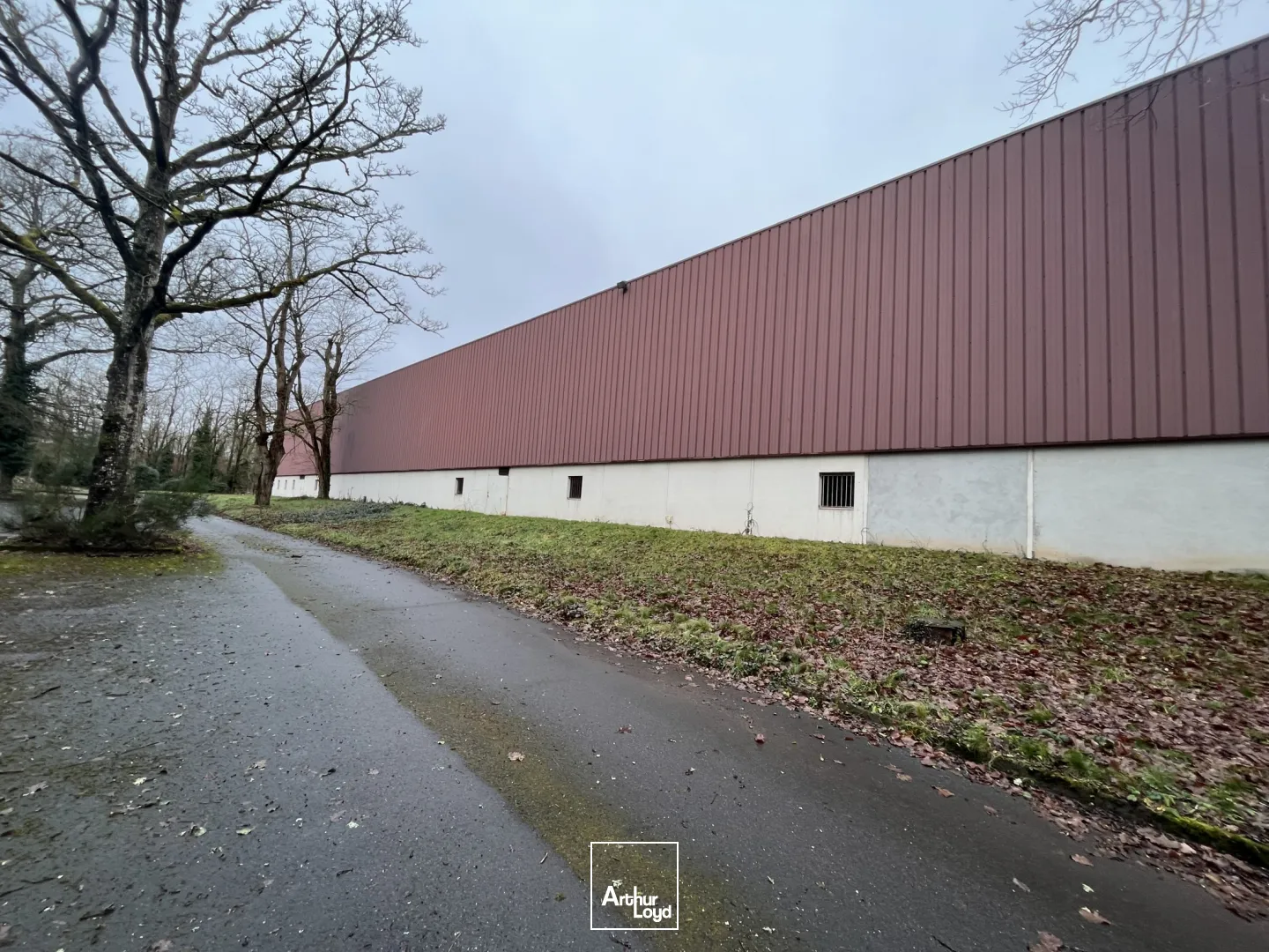 Entrepôt 2 700 m2 - À louer - Orléans Sud