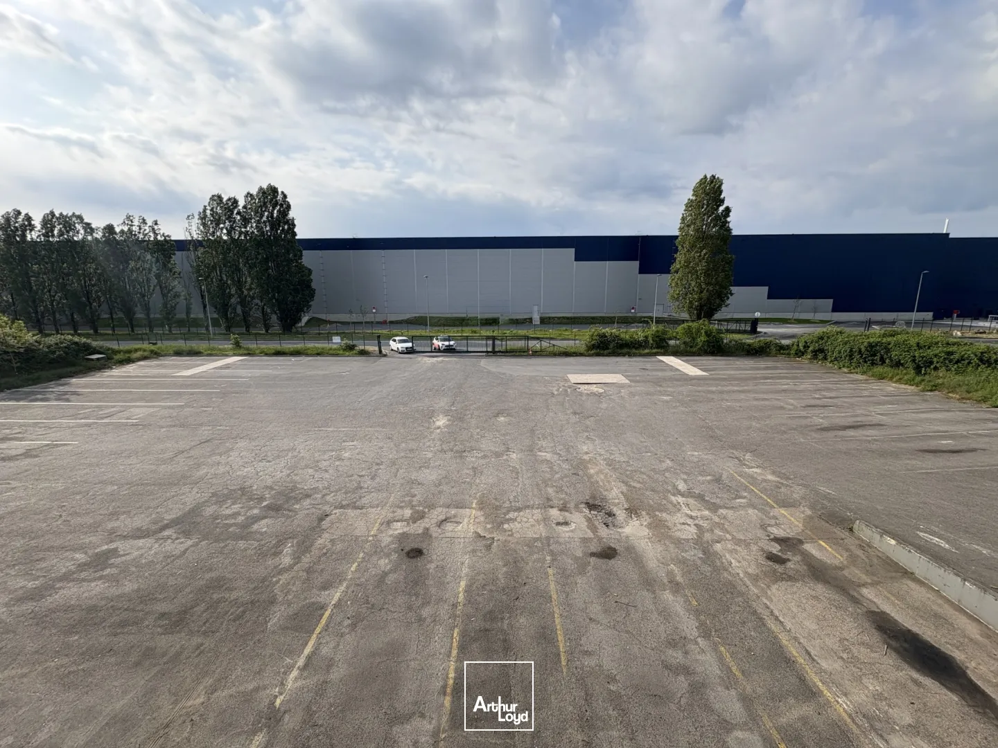 Idéal Transporteur - Cellule d'activités à louer - 1 100 m2 - Pôle 45 - Nord Métropole
