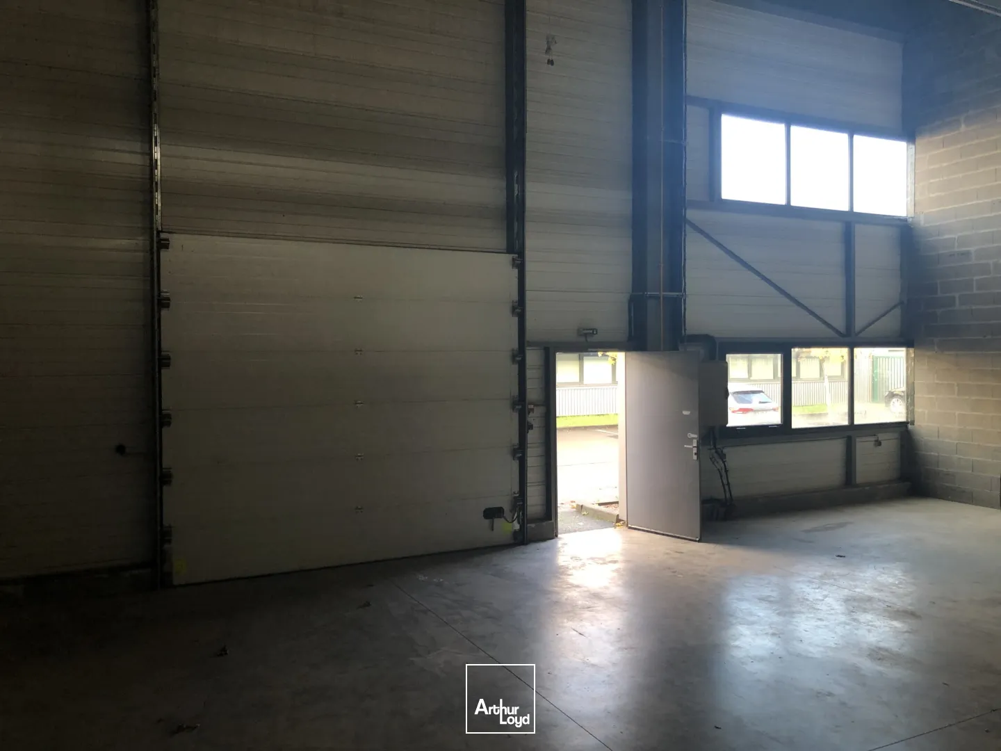 Cellule d'activités à louer - 287 m2 - Est Métropole