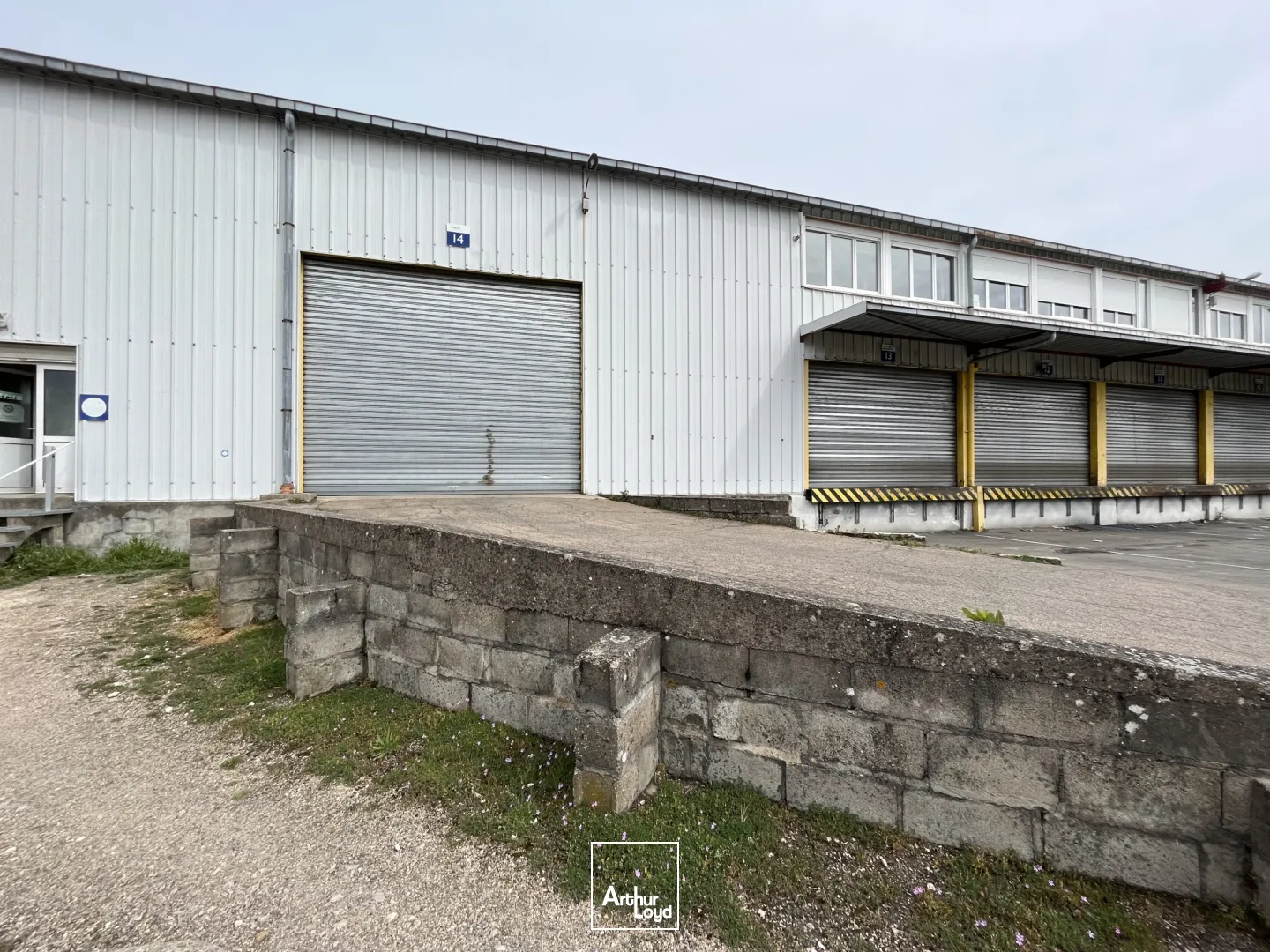 Bâtiment typé transport / messagerie à louer - 2 700 m2 - Nord/Est Métropole - Fleury les Aubrais