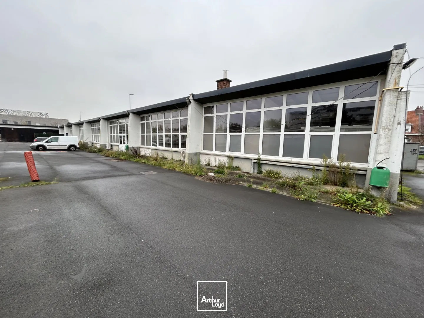 Cellules commerciales à louer 240 m2 divisible - Tourcoing - Emplacement n°1 sur axe passant avec parkings et visibilité renforcée