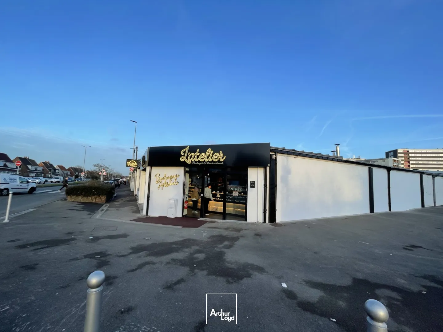Cellules commerciales à louer 240 m2 divisible - Tourcoing - Emplacement n°1 sur axe passant avec parkings et visibilité renforcée