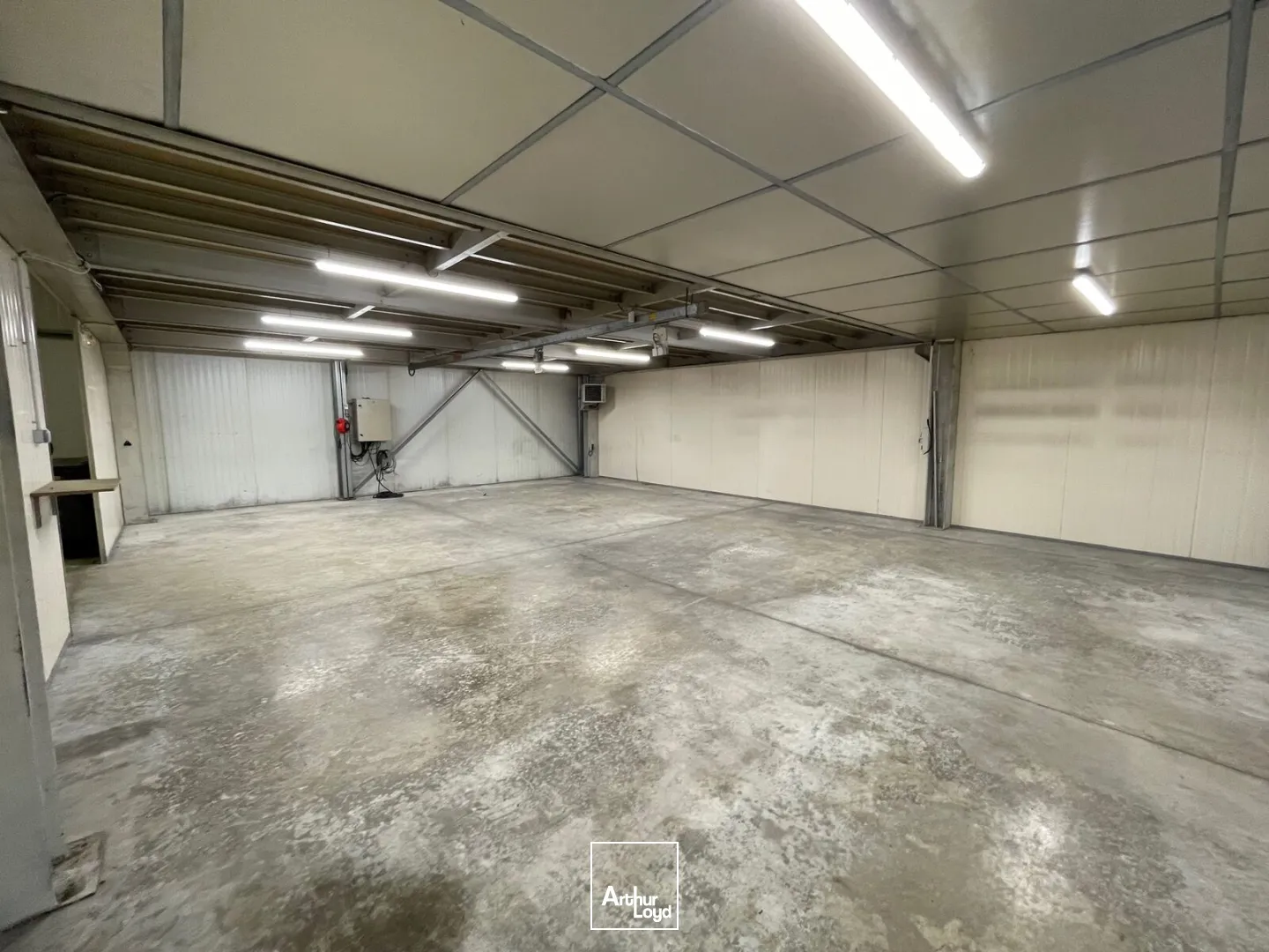 A LOUER LOCAL D'ACTIVITE 686 M2 COMPIÈGNE ZAC DE MERCIÈRES