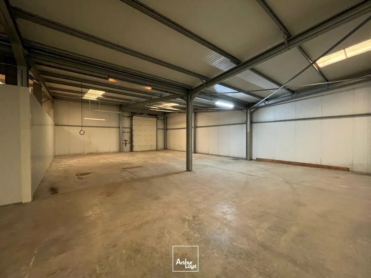 A LOUER LOCAL D'ACTIVITE 686 M2 COMPIÈGNE ZAC DE MERCIÈRES