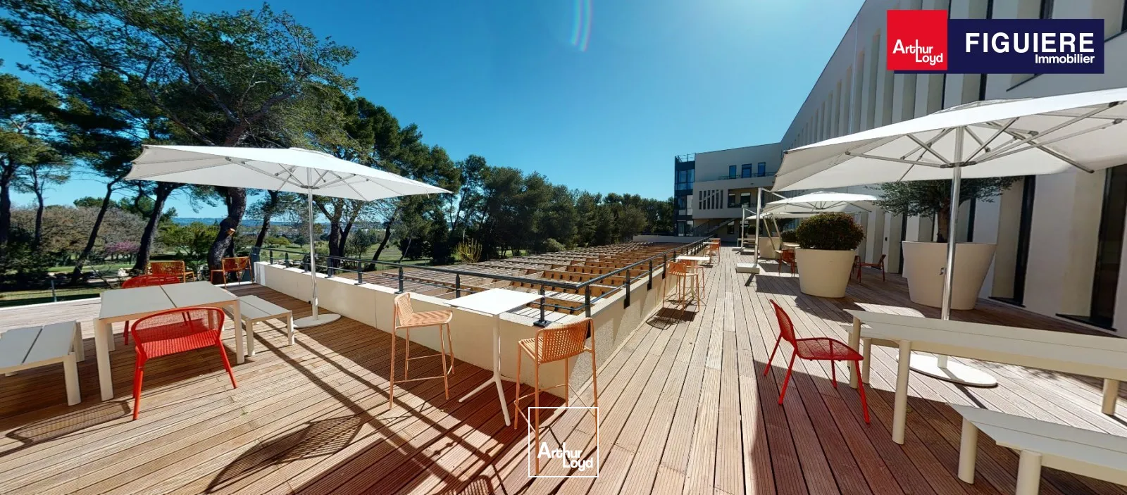 BUREAUX AVEC NOMBREUX SERVICES AU SEIN D'UN CENTRE D'AFFAIRE