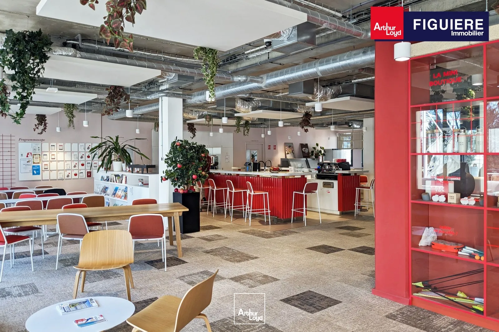 BUREAUX AVEC NOMBREUX SERVICES AU SEIN D'UN CENTRE D'AFFAIRE