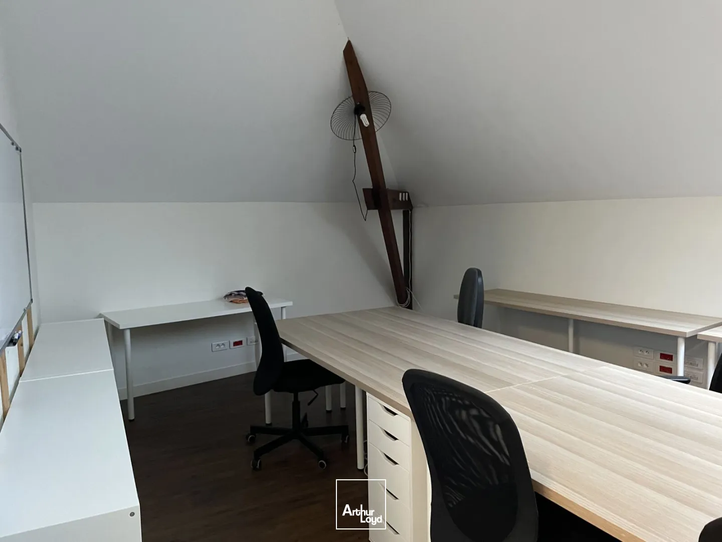 A VENDRE/ A LOUER - IMMEUBLE BUREAUX - ILE DE VERSAILLES - ERDRE