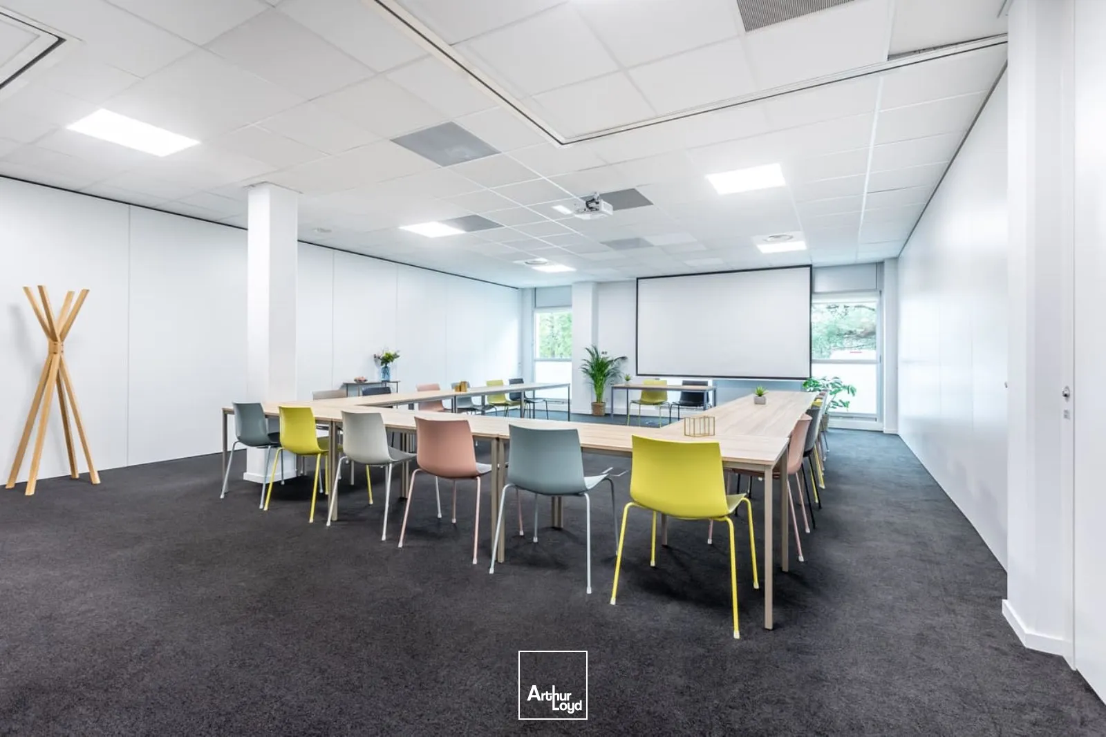 LOCATION DE BUREAUX EQUIPES ET MEUBLES - CHANTRERIE