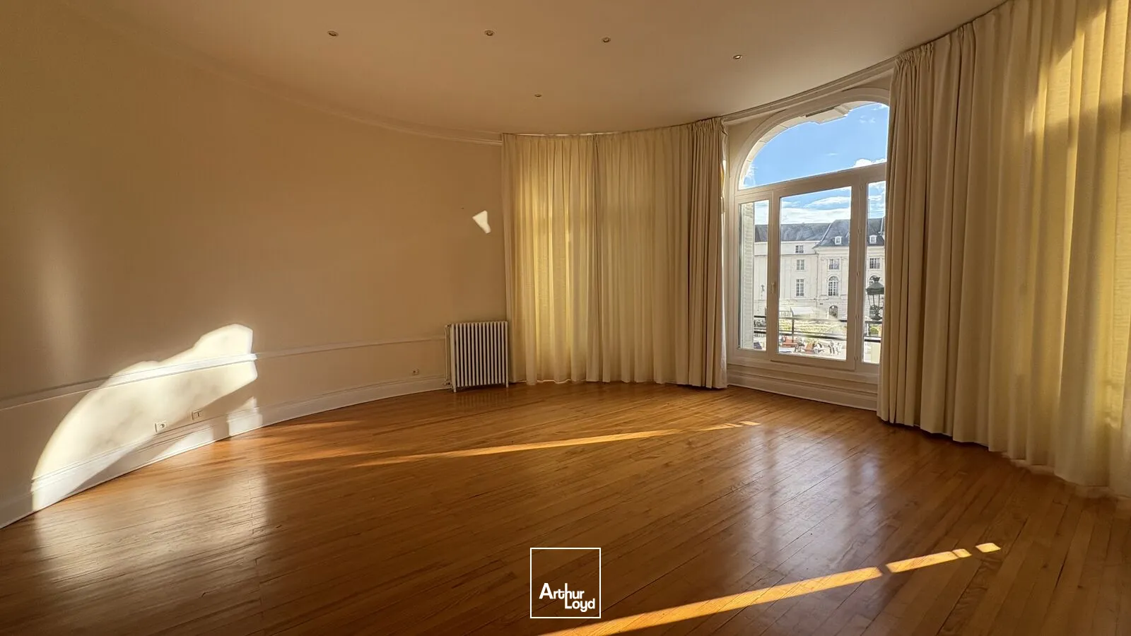 Louez 260 m² de bureaux de caractère avec vue sur la place du Martroi - En plein coeur de l'hyper centre d'Orléans