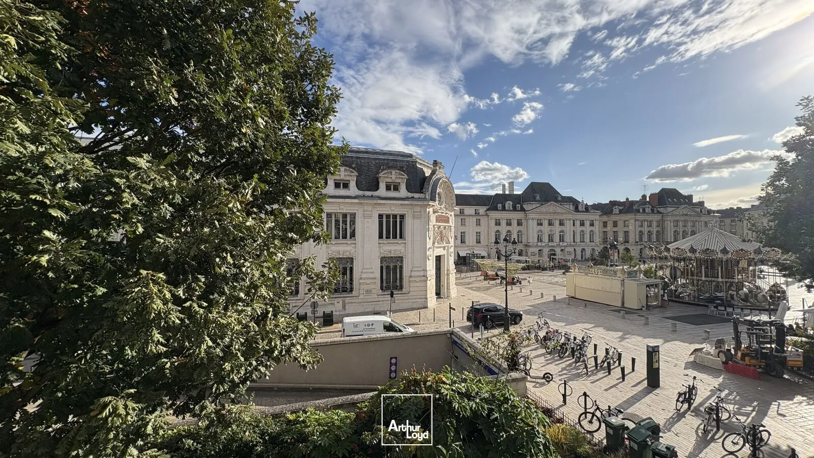 Louez 260 m² de bureaux de caractère avec vue sur la place du Martroi - En plein coeur de l'hyper centre d'Orléans