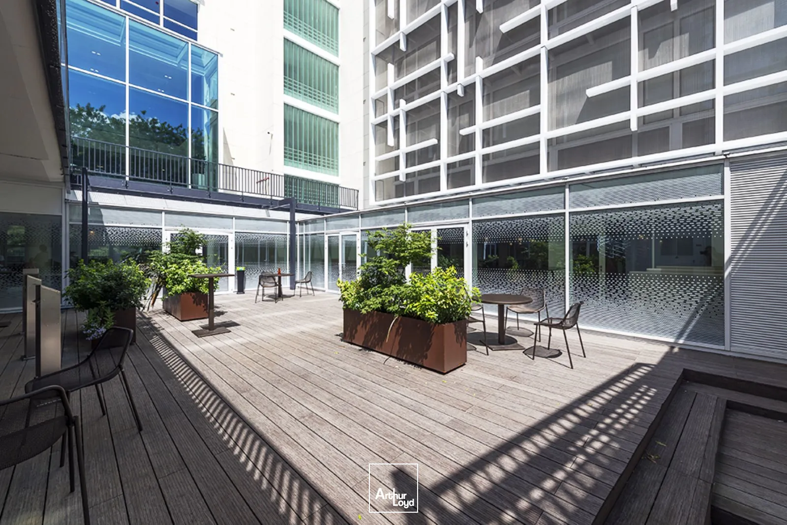 Mozaïk, bureaux lumineux et flexibles dans un immeuble de services, à Rueil sur Seine