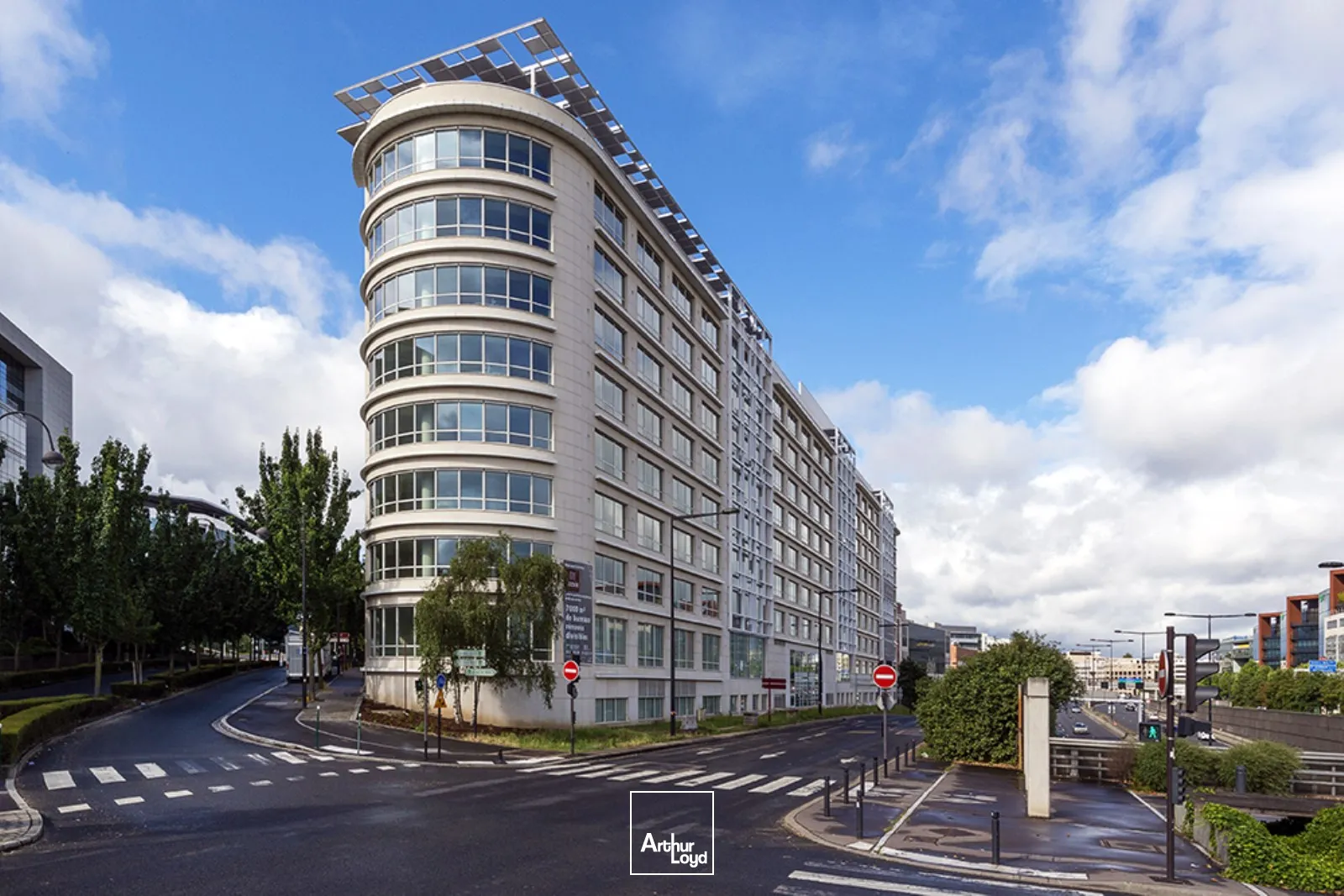 Mozaïk, bureaux lumineux et flexibles dans un immeuble de services, à Rueil sur Seine