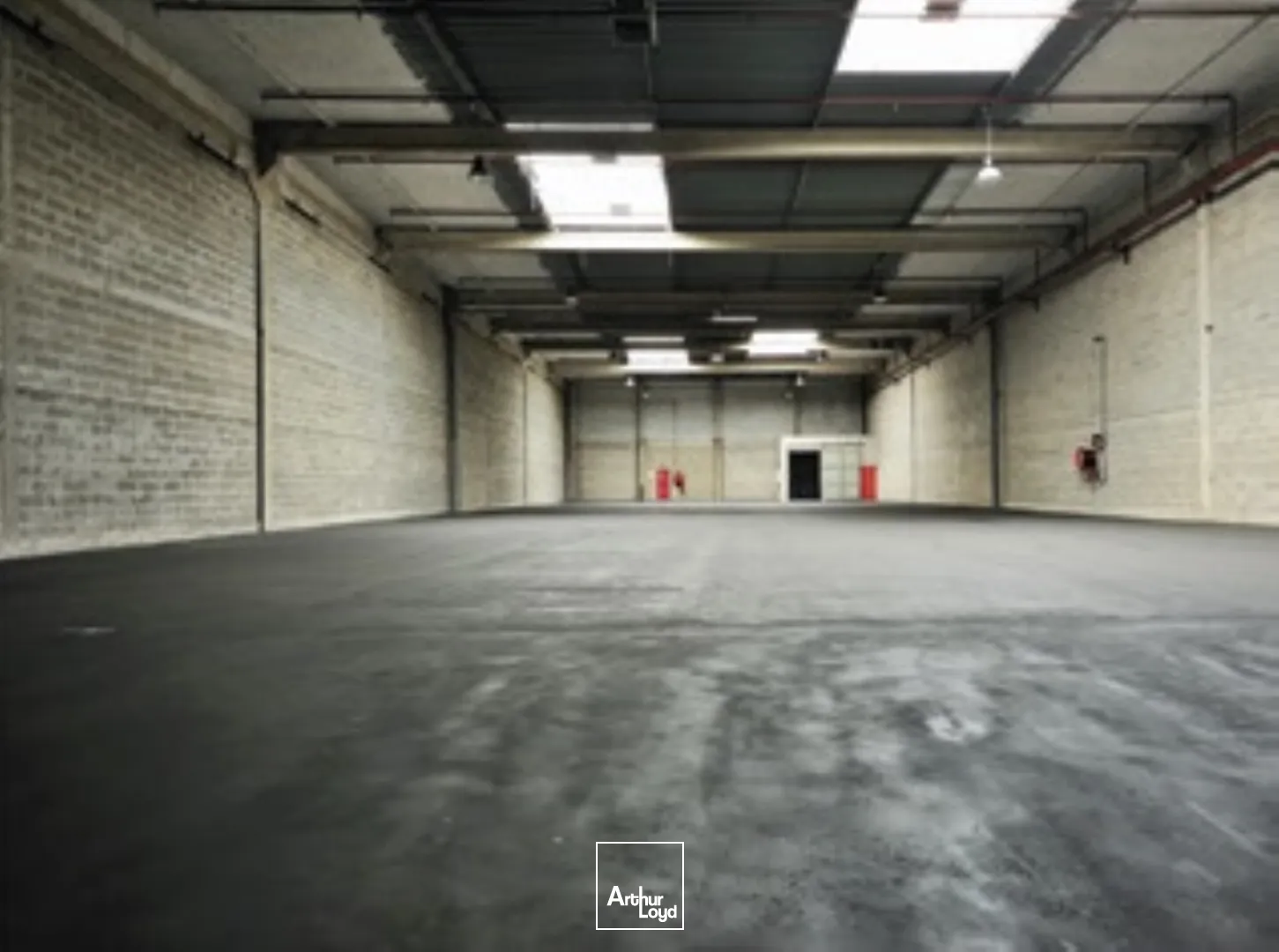 Rare : Entrepôt 1 352 m² avec bureaux - accès A1/A104/RER D - proximité Roissy CDG - ICPE 1510 - location en bail commercial