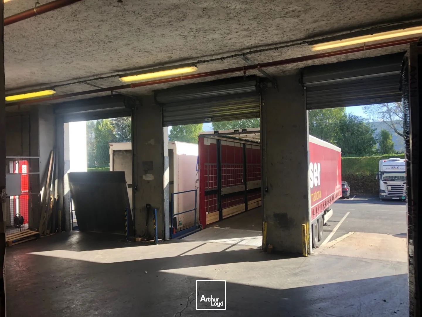 Rare : Entrepôt 1 352 m² avec bureaux - accès A1/A104/RER D - proximité Roissy CDG - ICPE 1510 - location en bail commercial