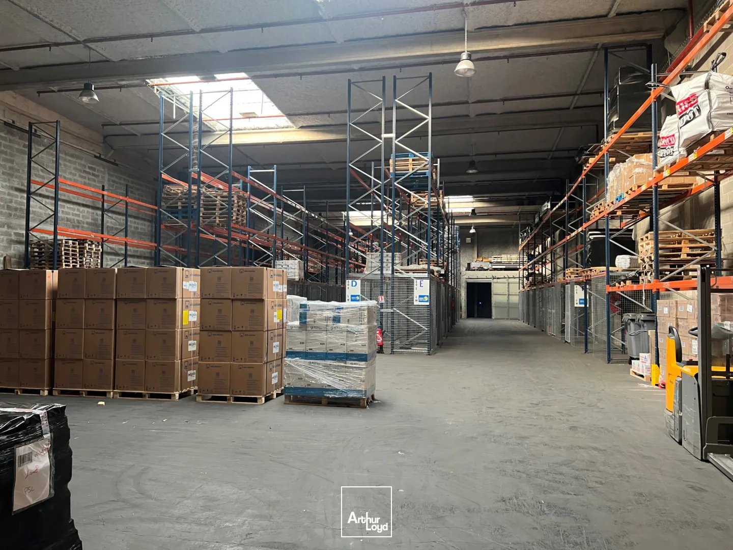 Rare : Entrepôt 1 352 m² avec bureaux - accès A1/A104/RER D - proximité Roissy CDG - ICPE 1510 - location en bail commercial