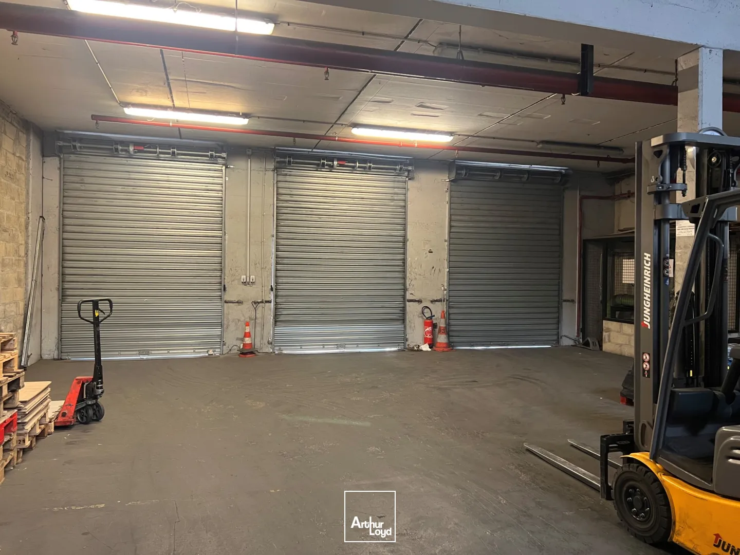 Rare : Entrepôt 1 352 m² avec bureaux - accès A1/A104/RER D - proximité Roissy CDG - ICPE 1510 - location en bail commercial