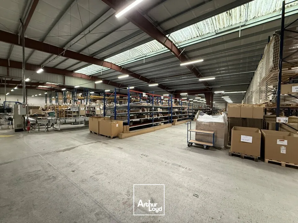 Local à usage d'entrepot de stocakge - à Vendre