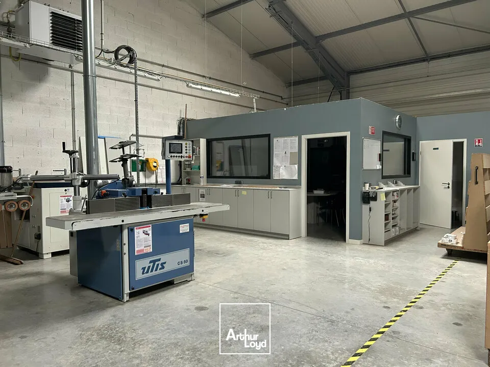 LOCAL D'ACTIVITE - ENTREPOT à VENDRE de 540 m²