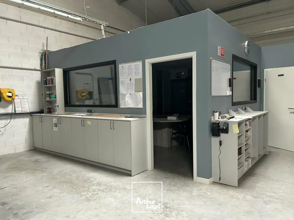 LOCAL D'ACTIVITE - ENTREPOT à VENDRE de 540 m²