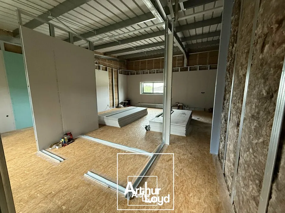 ENTREPOT - ATELIER location à USSAC 19270