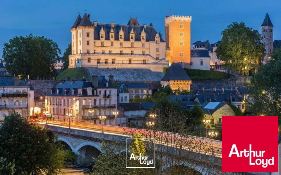 LOCAL ACTIVITES de 410 m2 en partie louée, offrant un revenu immédiat