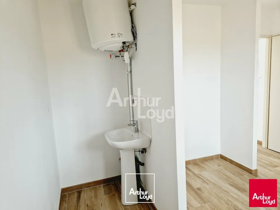 HERBAULT - LOCATION LOCAL COMMERCIAL OU BUREAU DE 22,67 M² - ZONE COMMERCIALE 