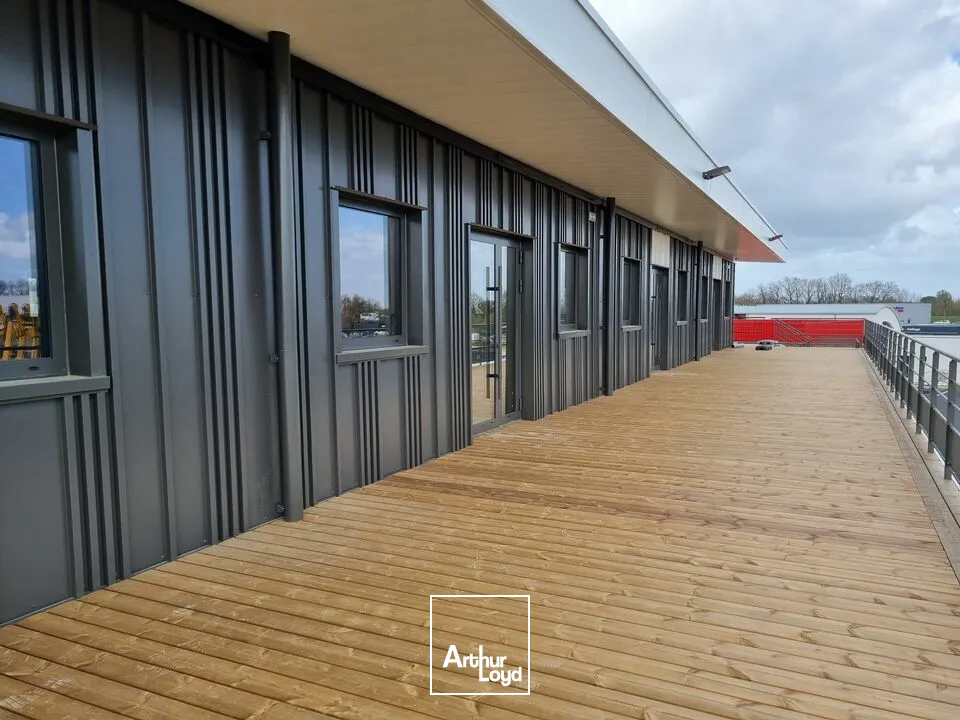 POITIERS SUD SECTEUR CENTRE COMMERCIAL AUCHAN - BUREAUX A LOUER 389M²