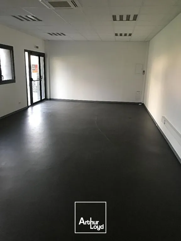 51 M² EN REZ-DE-CHAUSSÉE  EMPLACEMENT STRATÉGIQUE AVEC PARKING !