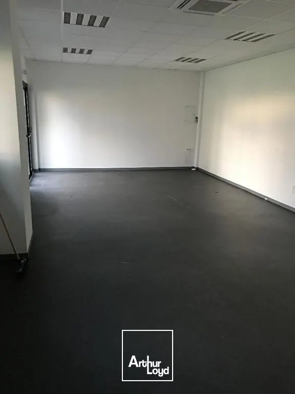 51 M² EN REZ-DE-CHAUSSÉE  EMPLACEMENT STRATÉGIQUE AVEC PARKING !