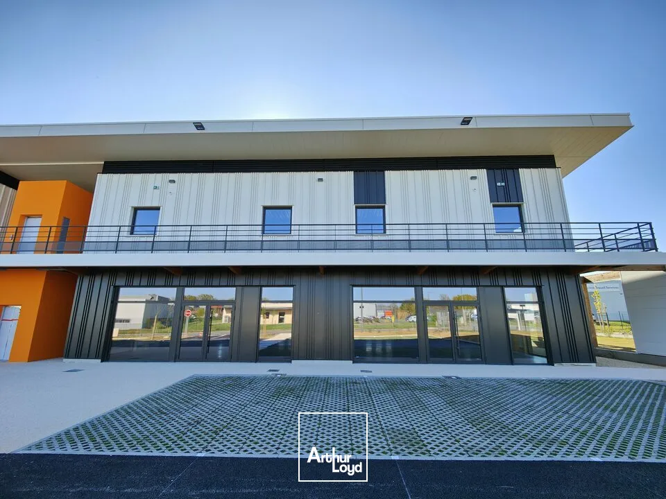 POITIERS SUD ZONE AUCHAN - BUREAUX NEUF A LOUER 130M² 