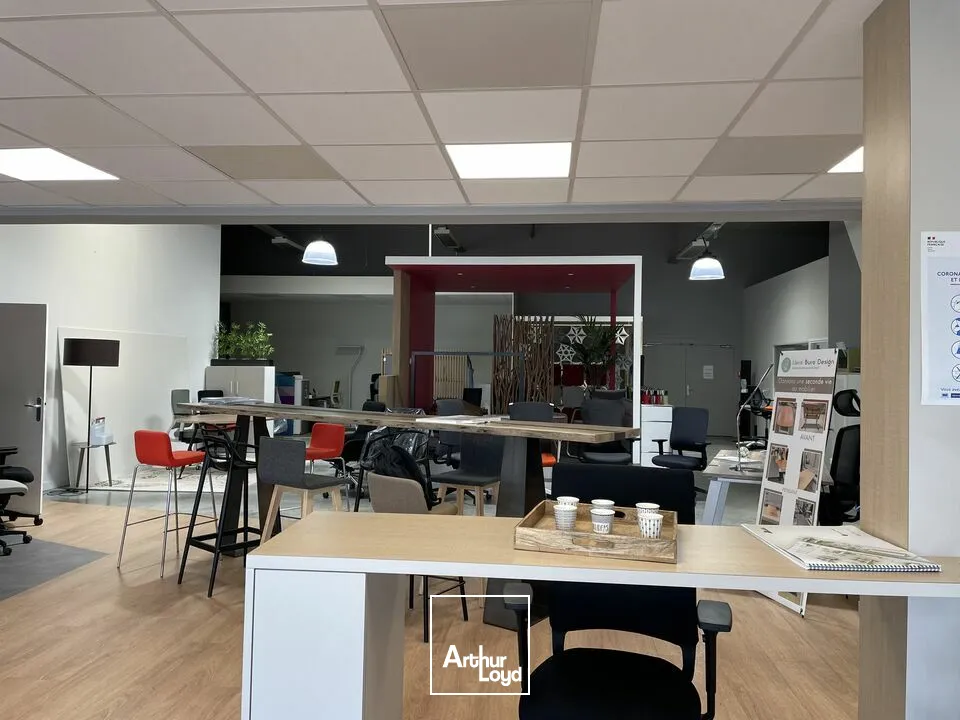 A LOUER LOCAL DE 700M2 SECTEUR MENDES CHAURAY