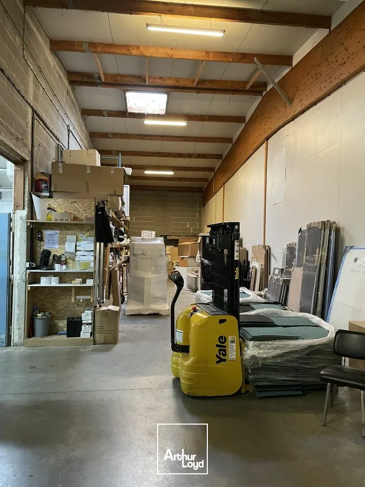 A LOUER LOCAL DE 700M2 SECTEUR MENDES CHAURAY