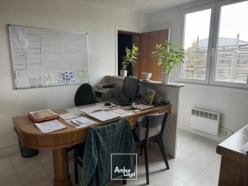 TOURS NORD ROCHECORBON PROCHE ECHANGEUR A10 - A LOUER LOCAL D'ACTIVITES 400 m²