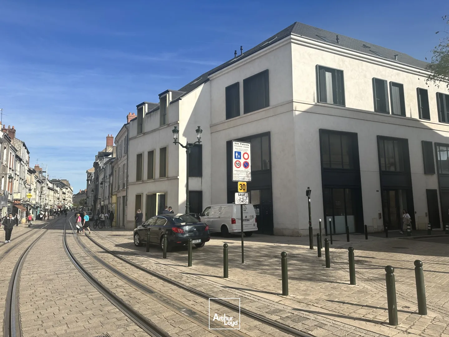 Opportunité Rare ! Local Commercial de 559m² à Louer au coeur d'Orléans - Accessible PMR