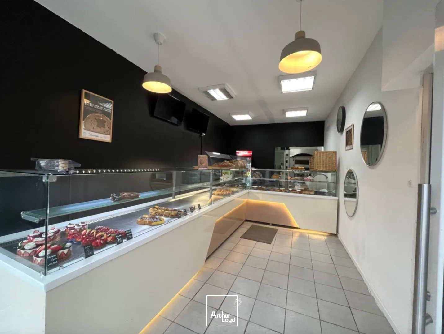 Local commercial à louer Lille Lomme - 131 m² avec extraction possible - Forte visibilité sur axe très passant.