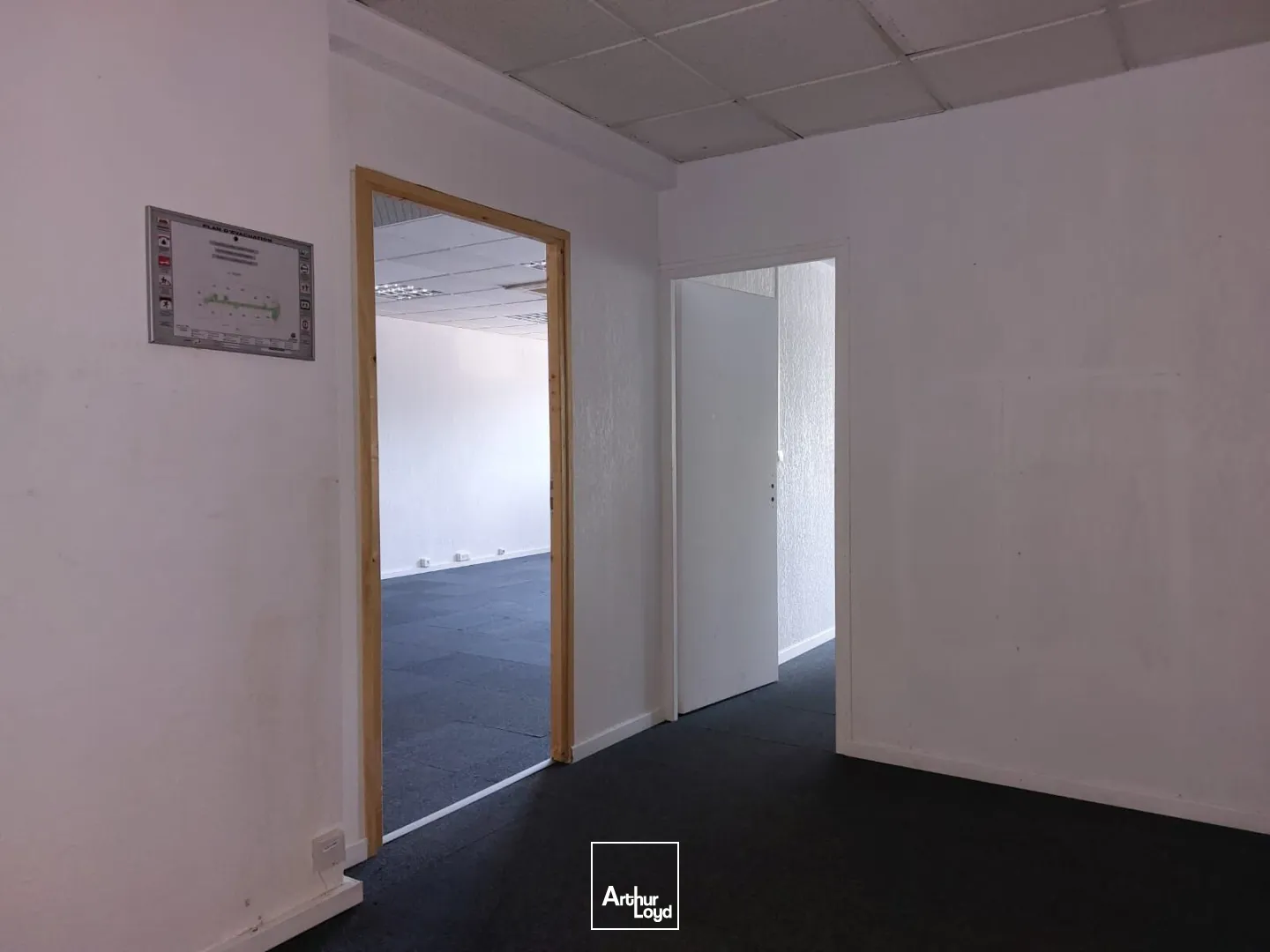 Bureaux à louer avec parking à proximité de l'Avenue 83 - La Valette du Var