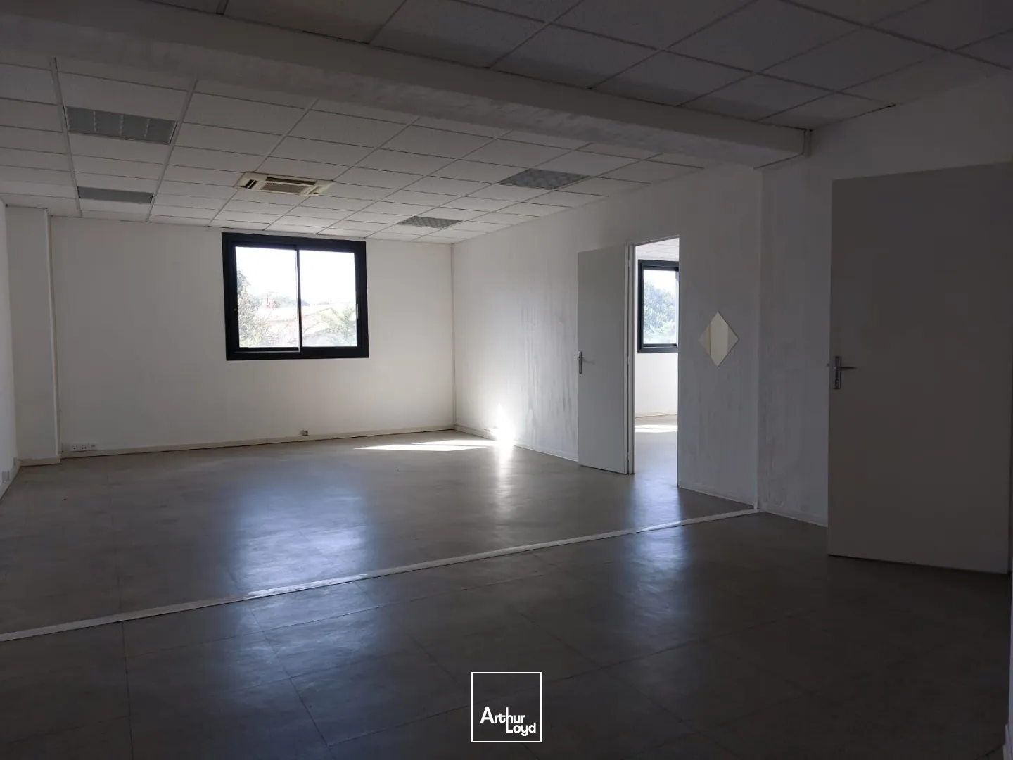 Bureaux à louer avec parking à proximité de l'Avenue 83 - La Valette du Var